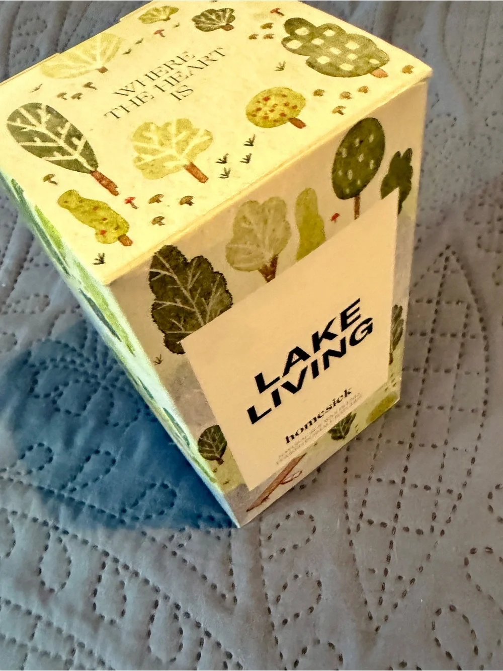 Homesick Candles “Lake Living” Scented Candle Fresh and Delicious NEW in Box
